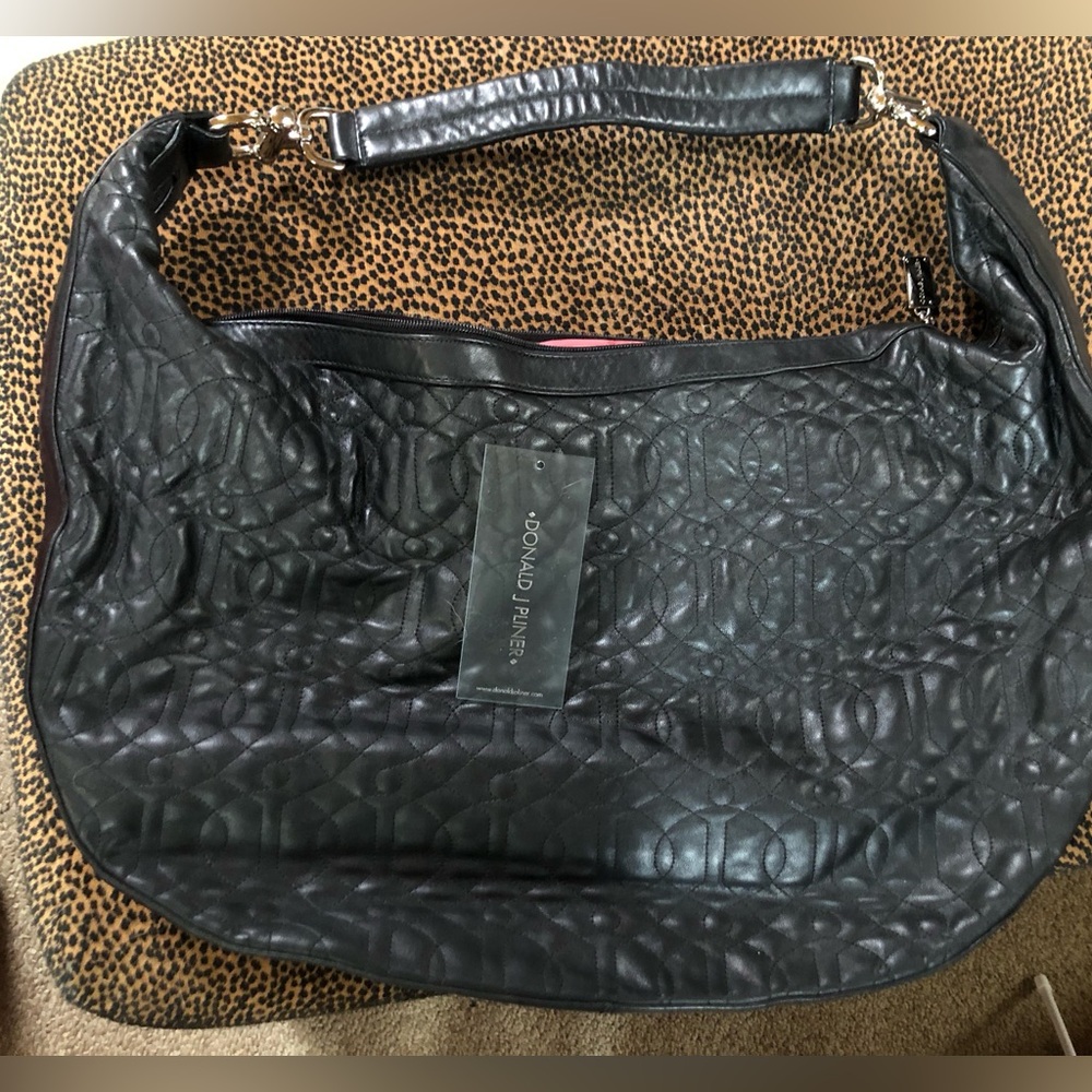 New!
Beautiful Donald J Pliner Quilted Leather Large Hobo bag!